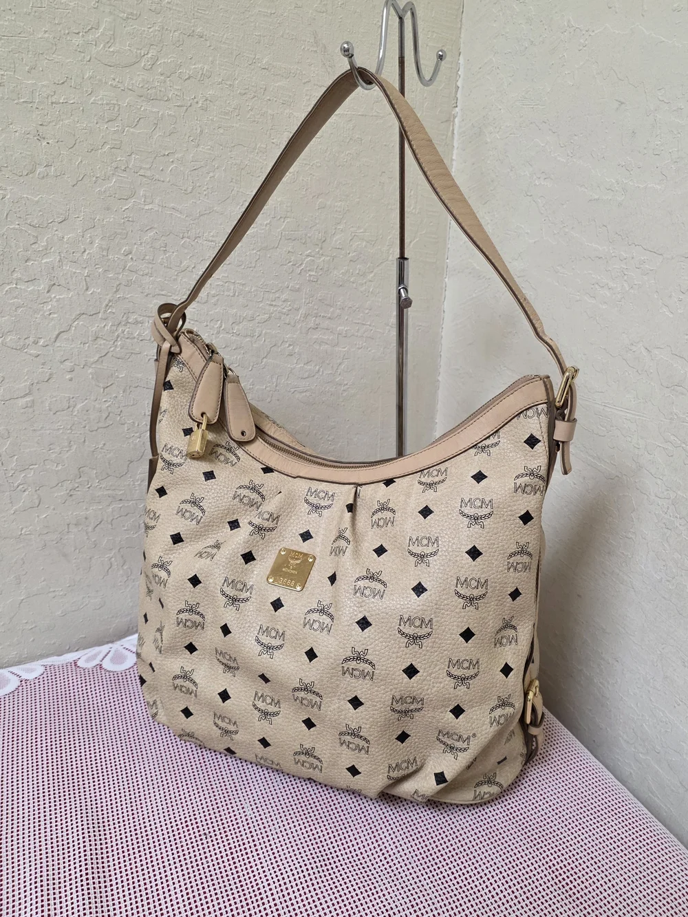 MCM Large Hobo Bag With Padlock And Keys And Authenticity Card